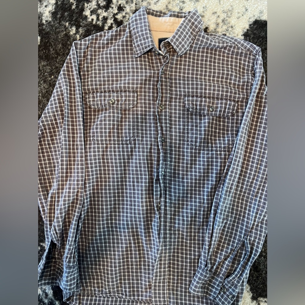Men’s wrangler button up size small